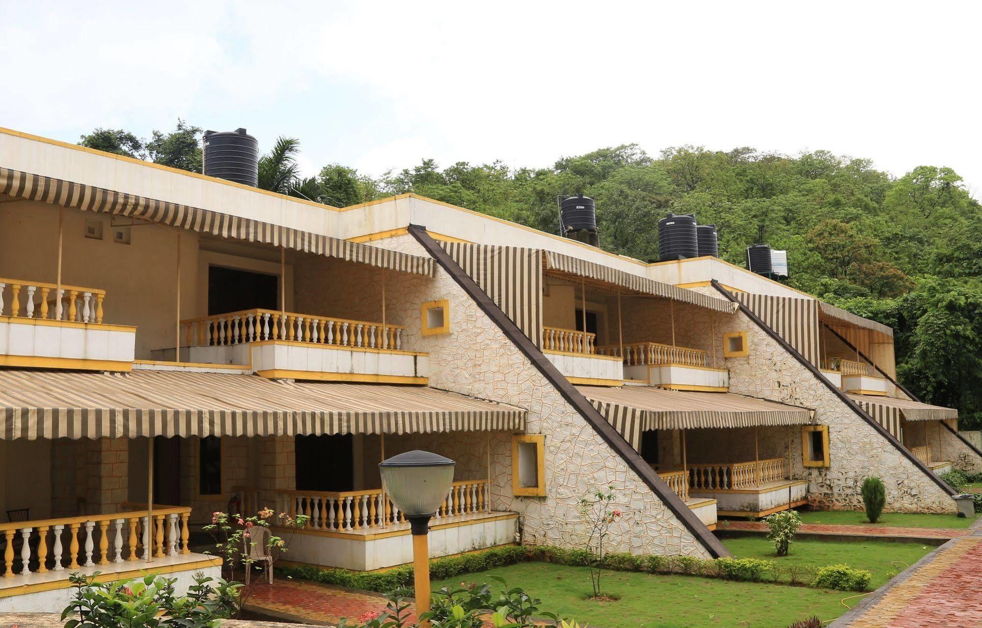 Panoramic Resort Panvel Karnāla エクステリア 写真