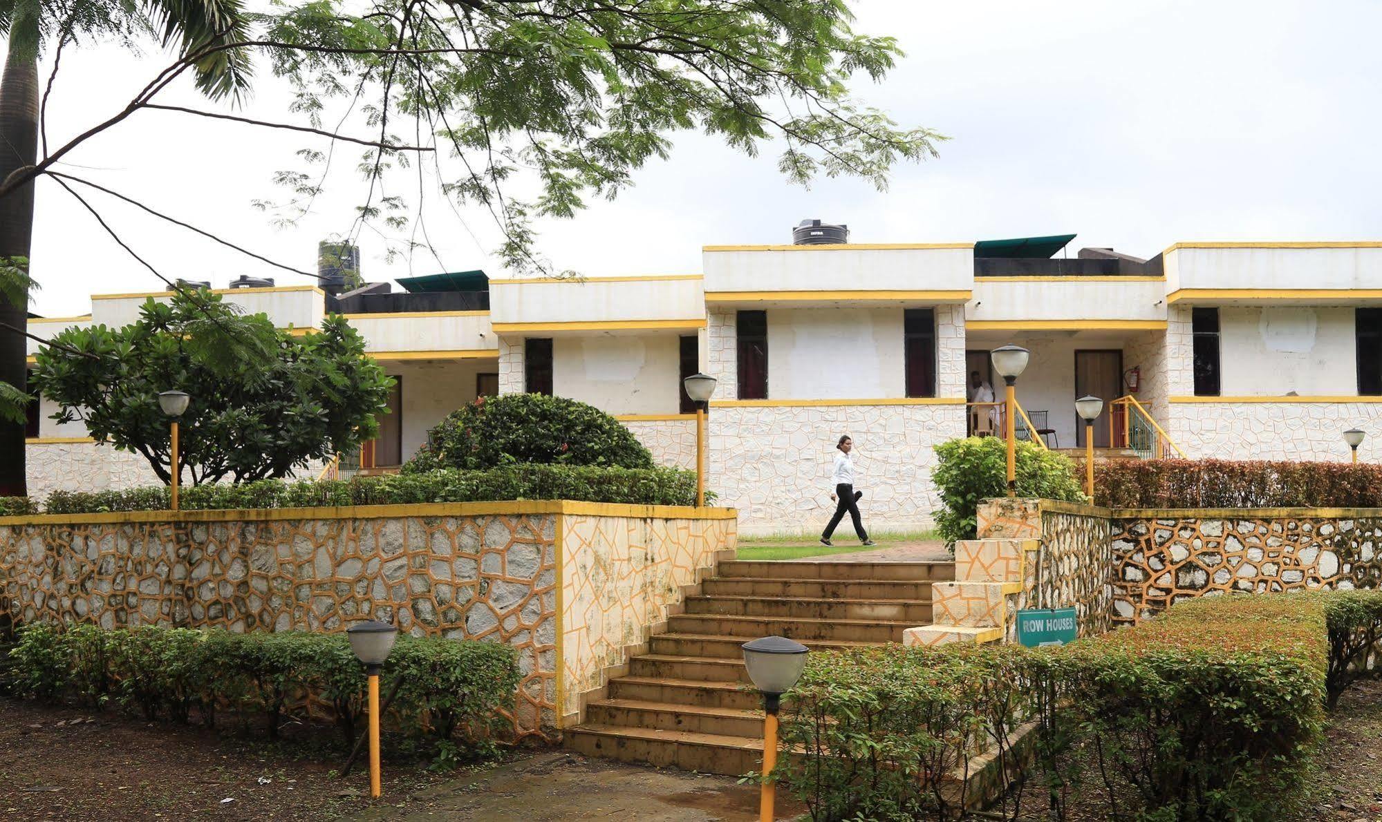 Panoramic Resort Panvel Karnāla エクステリア 写真