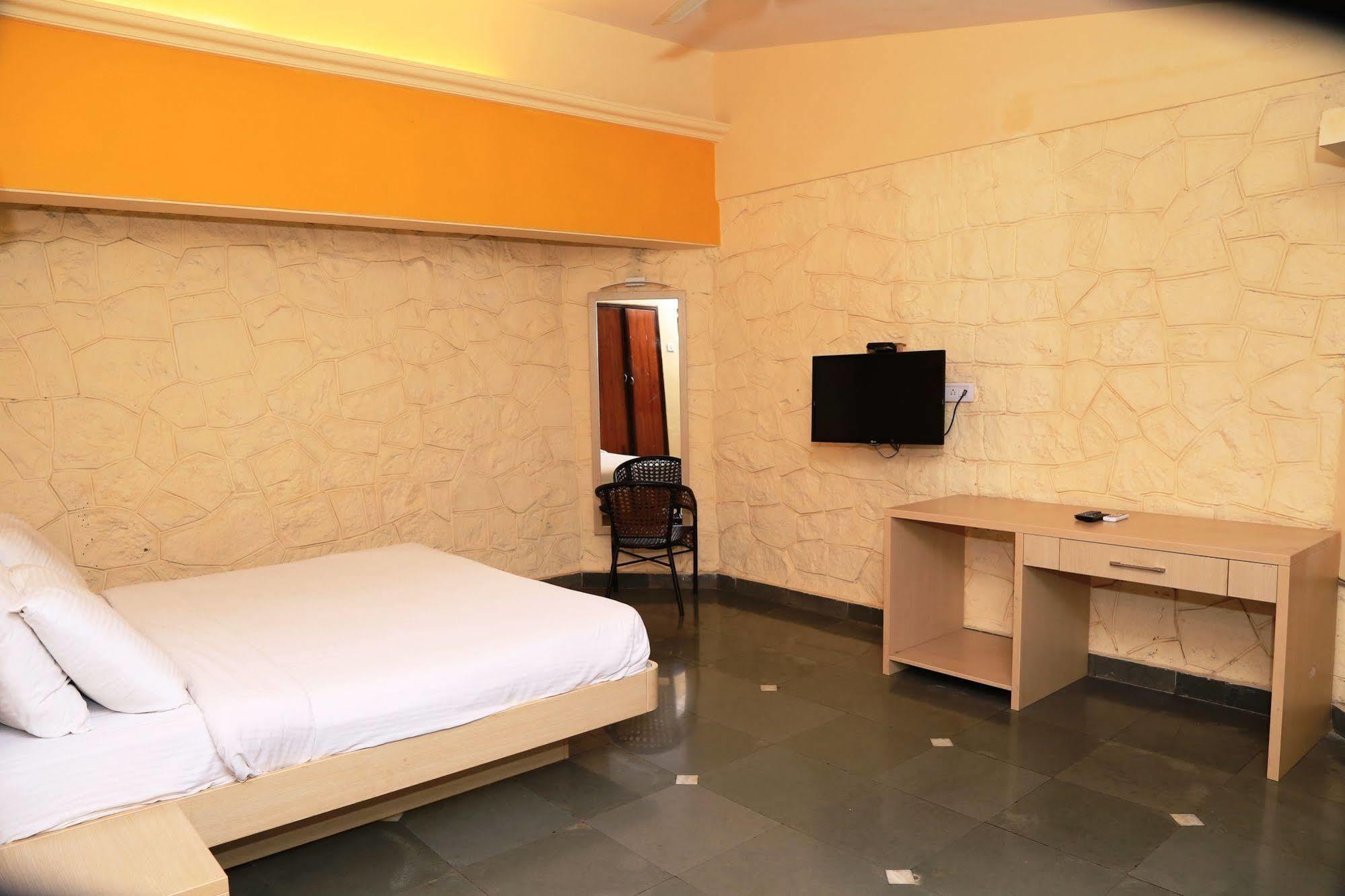 Panoramic Resort Panvel Karnāla エクステリア 写真